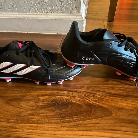 Adidas ladies soccer cleats - Picture 3 of 6